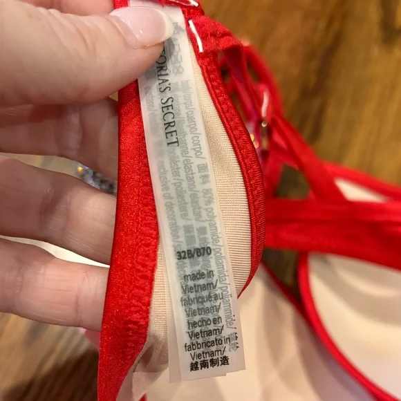 Victoria’s Secret  Red Push Up Shine Strap Bikini Top👙❤️ 32B NWT - Picture 6 of 6